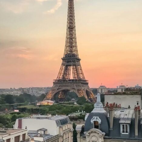 Elegant Paris travel guide 2025 – romantic European city escape with digital itinerary including Eiffel Tower views, cafés, shopping, and museums