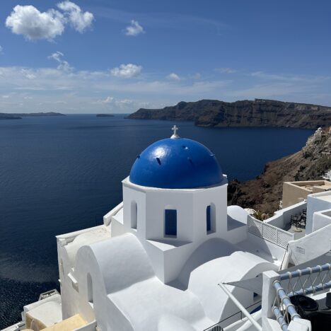 2025 Santorini Greece travel guide – digital itinerary for luxury island getaway with whitewashed villas, cliffside views, and Aegean Sea sunsets